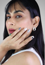 Silverkiss Press-On Nails – Medium Squoval Glittery Silver Nail Art