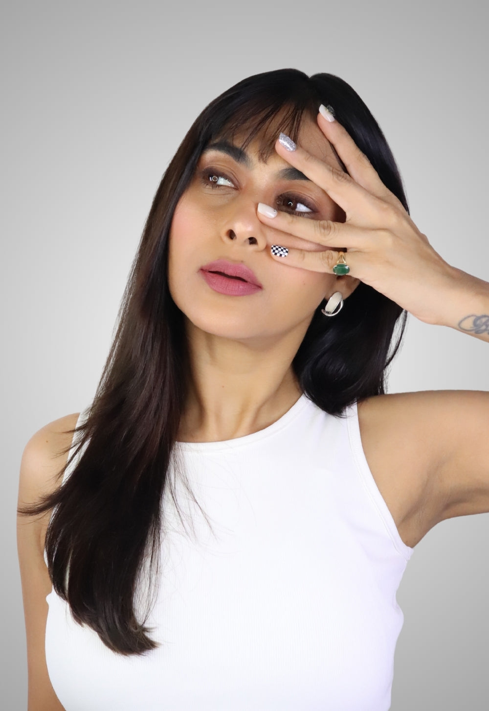 Silverkiss Press-On Nails – Medium Squoval Glittery Silver Nail Art