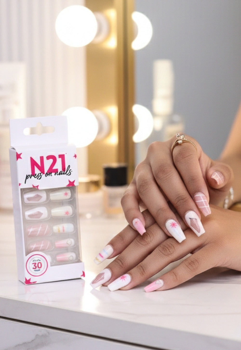 Sugar Sweet Press-On Nails – Pink & White Graphic Nail Art (Set of 30)