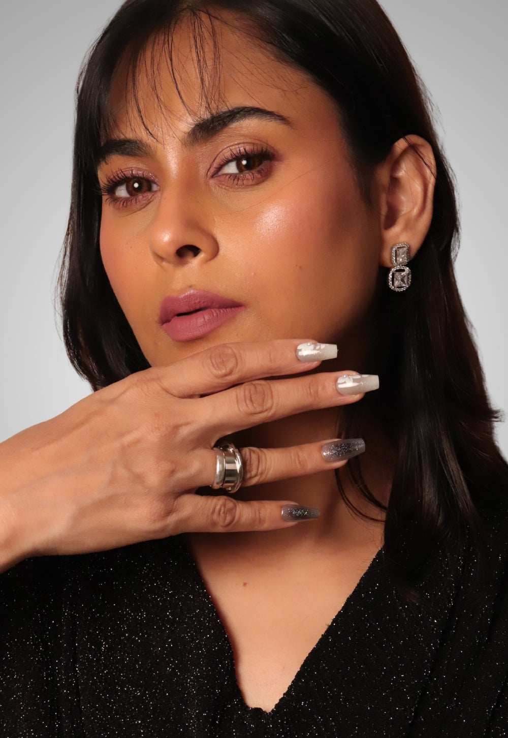 Silver Petal Press-On Nails (Set of 30) | Elegant Nude & Silver Chrome Nails